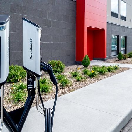 Avid Hotels Milwaukee West - Waukesha By Ihg Pewaukee Exteriér fotografie
