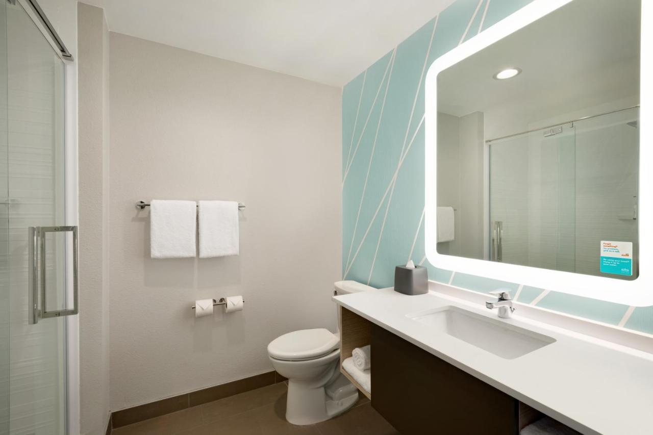Avid Hotels Milwaukee West - Waukesha By Ihg Pewaukee Exteriér fotografie