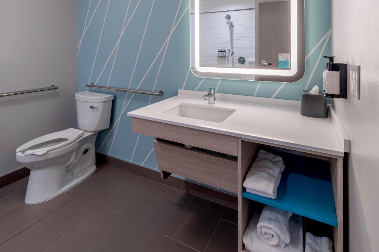 Avid Hotels Milwaukee West - Waukesha By Ihg Pewaukee Exteriér fotografie