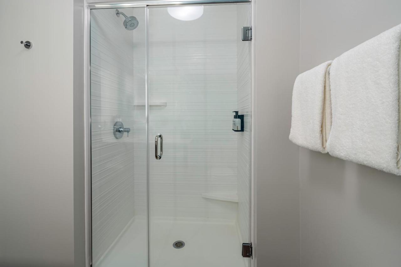 Avid Hotels Milwaukee West - Waukesha By Ihg Pewaukee Exteriér fotografie